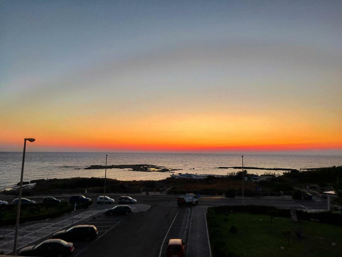 Bilocale Punta Rosa - Fronte Spiaggia Otranto Exteriör bild