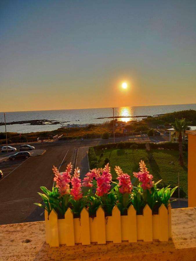 Bilocale Punta Rosa - Fronte Spiaggia Otranto Exteriör bild